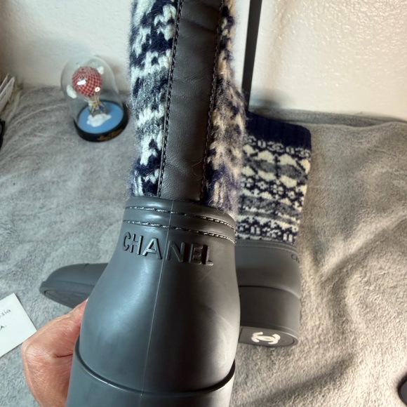 CHANEL Gray and Blue Rain Boots with Knit Cuffs - Picture 15 of 16
